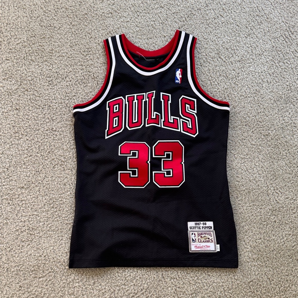 Mitchell & Ness Bulls Jersey - Pippen 33